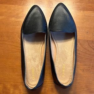 Brand new Old Navy black flats, size 9, cute pattern!